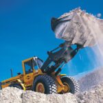 Изображение - трактор и щебень